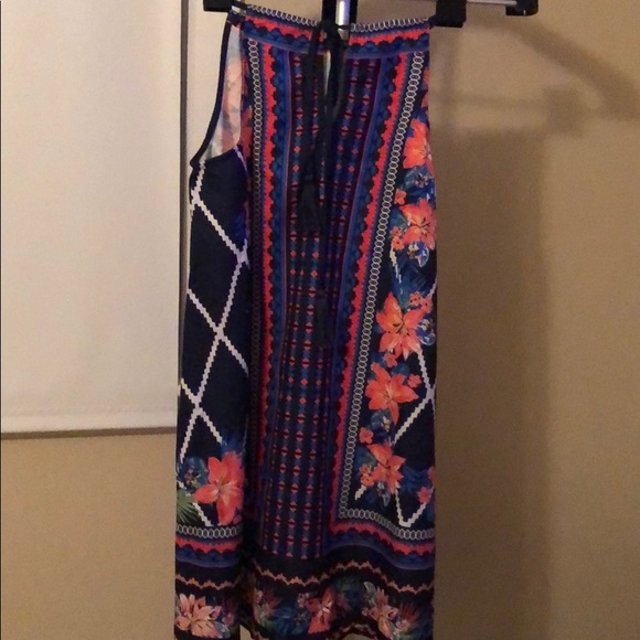 Woman’s patterned dress - Picture 3 of 4